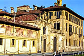 Cassinetta di Lugagnano, villa Visconti Maineri lungo il Naviglio Grande.